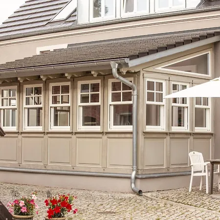 Hinter'm Landliebe Luxurioeser Wintergarten Kacheloefen