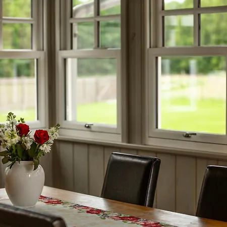 Hinter'm Landliebe Luxurioeser Wintergarten Kacheloefen Lägenhet