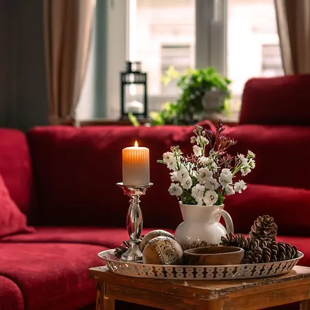 Hinter'm Landliebe Luxurioeser Wintergarten Kacheloefen