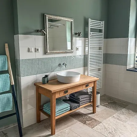 Hinter'm Landliebe Luxurioeser Wintergarten Kacheloefen